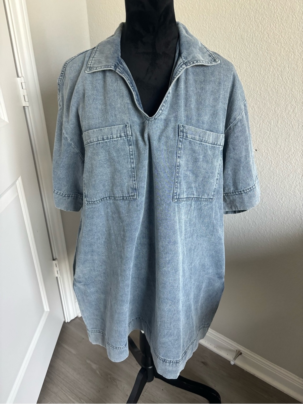 So Me Women’s Denim V Neck Collared Denim Dress Size Medium